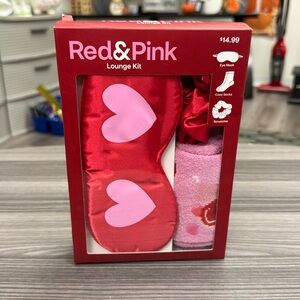 Red & Pink Loung Kit includes eye mask, cozy socks and scrunchie red and pink